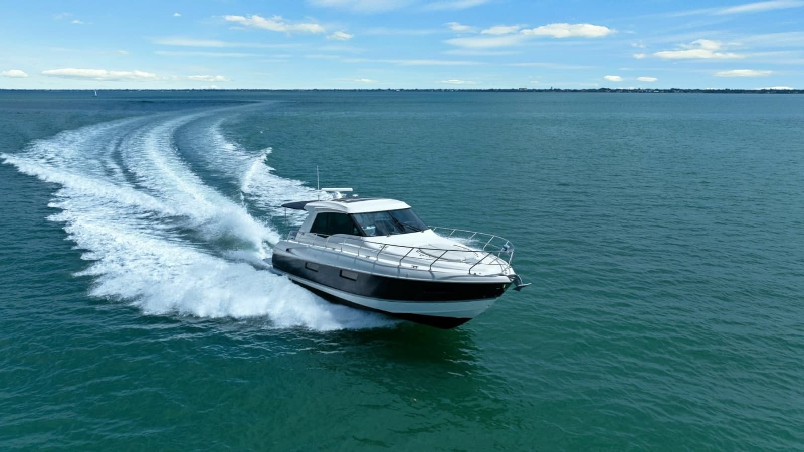 2014 Cruisers Yachts 48 Cantius