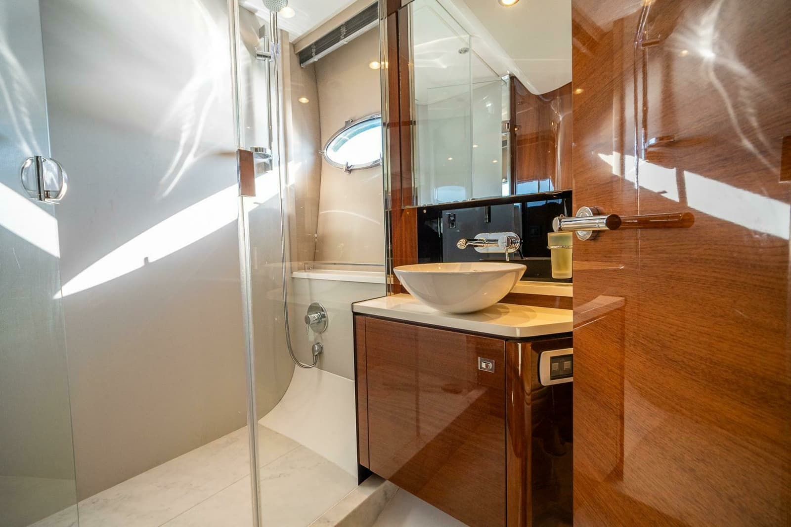 2016 Princess V48