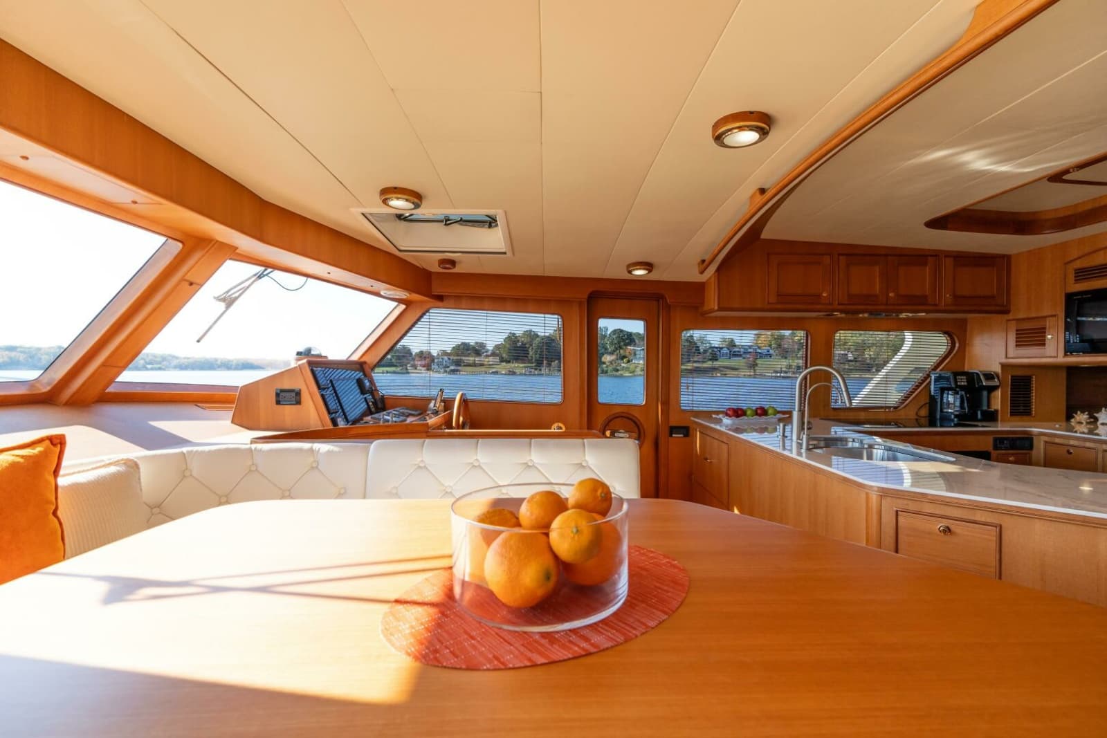 Marlow 72 GRIFFIN - Dining