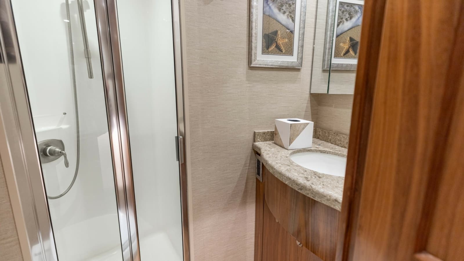 Luxurious Ensuite Head