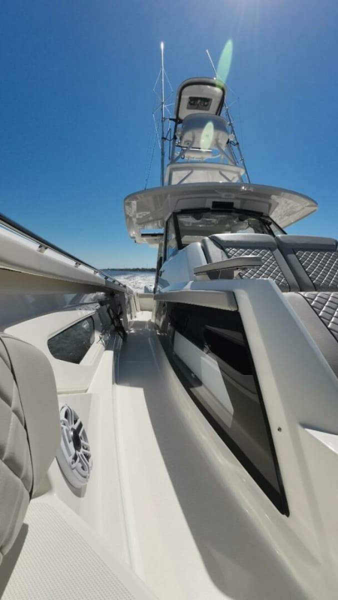 2022 Pursuit S428