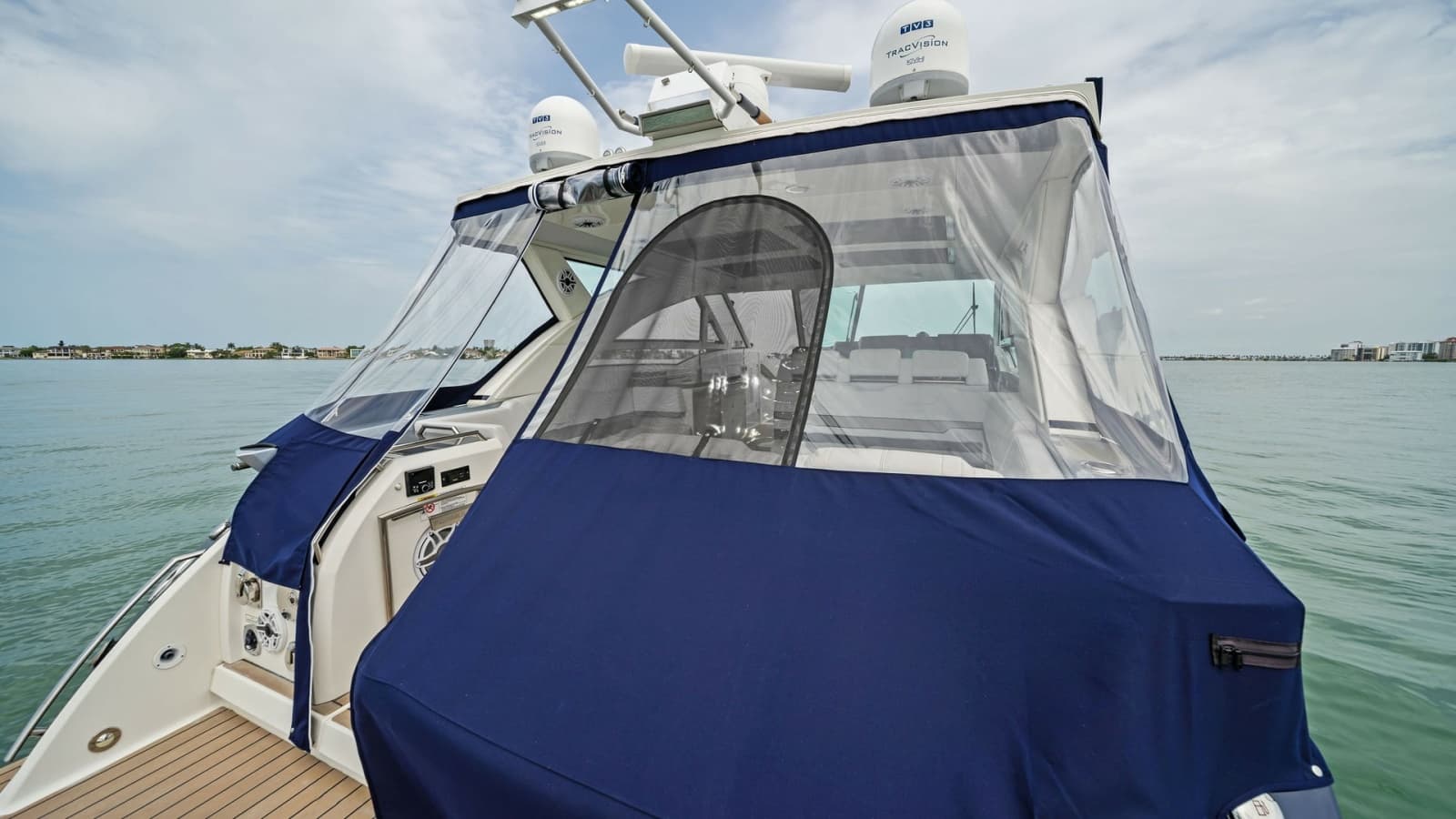 Aft Deck with Enclosure Covering