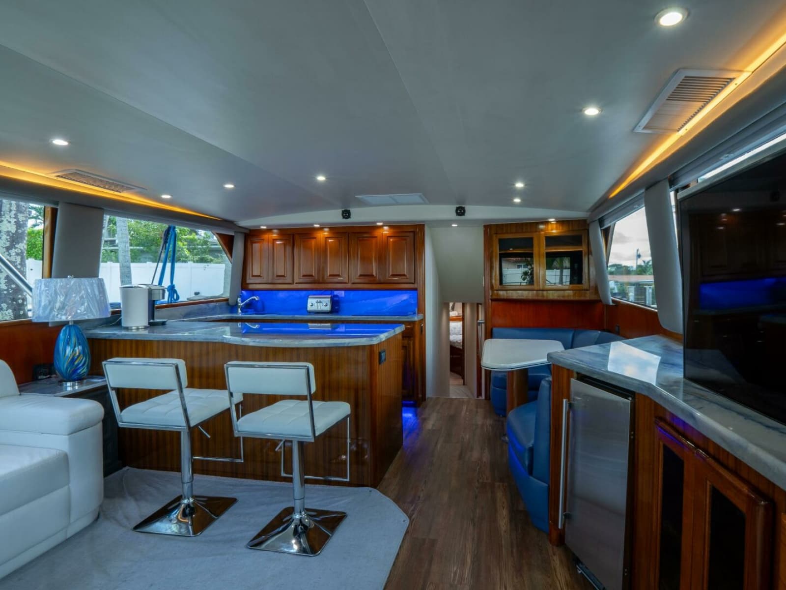 Viking 58 BAREFOOT - Salon/Galley