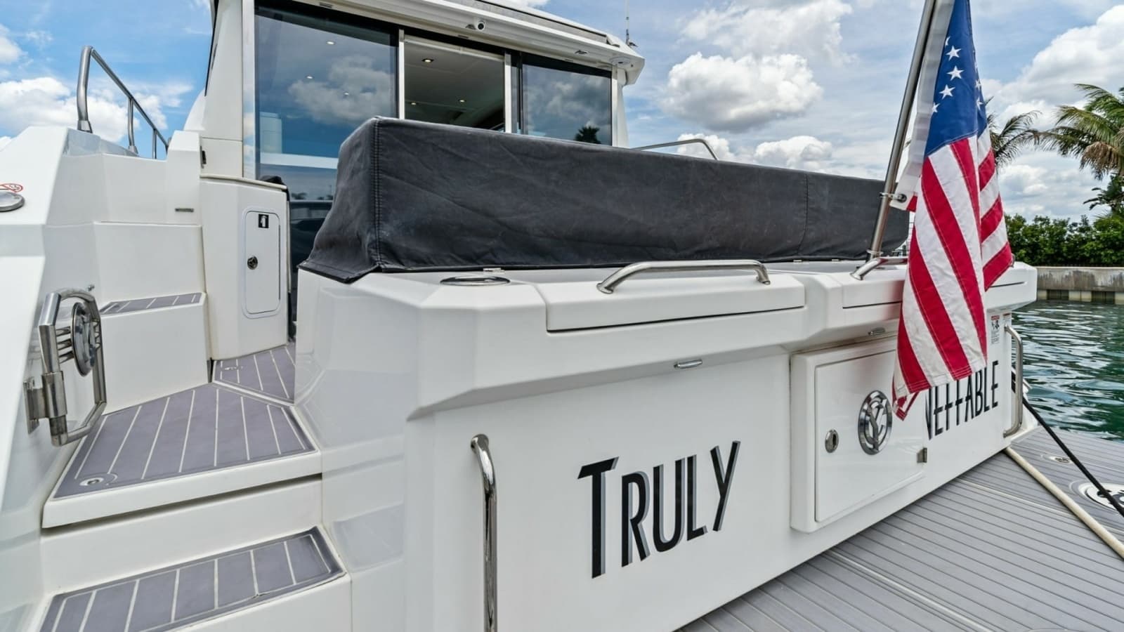 2019 Cruisers Yachts 42 Cantius 'Truly Ineffable'