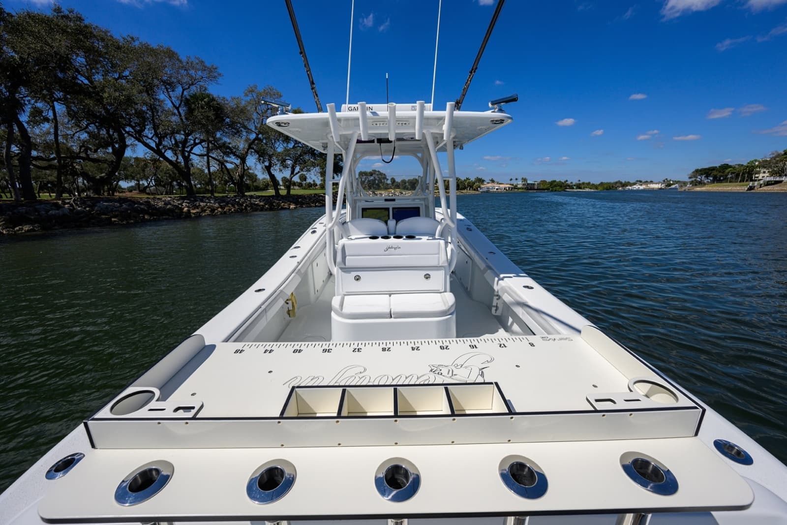 Yellowfin 34 - Cockpit