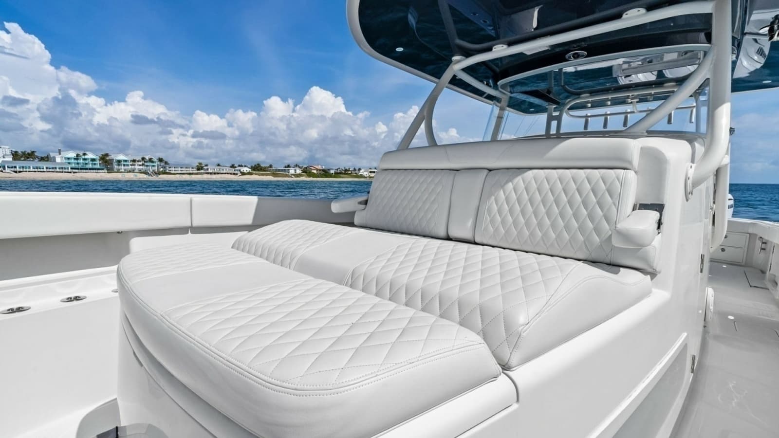 2020 Jupiter 43 SF MENACE Sun Lounge
