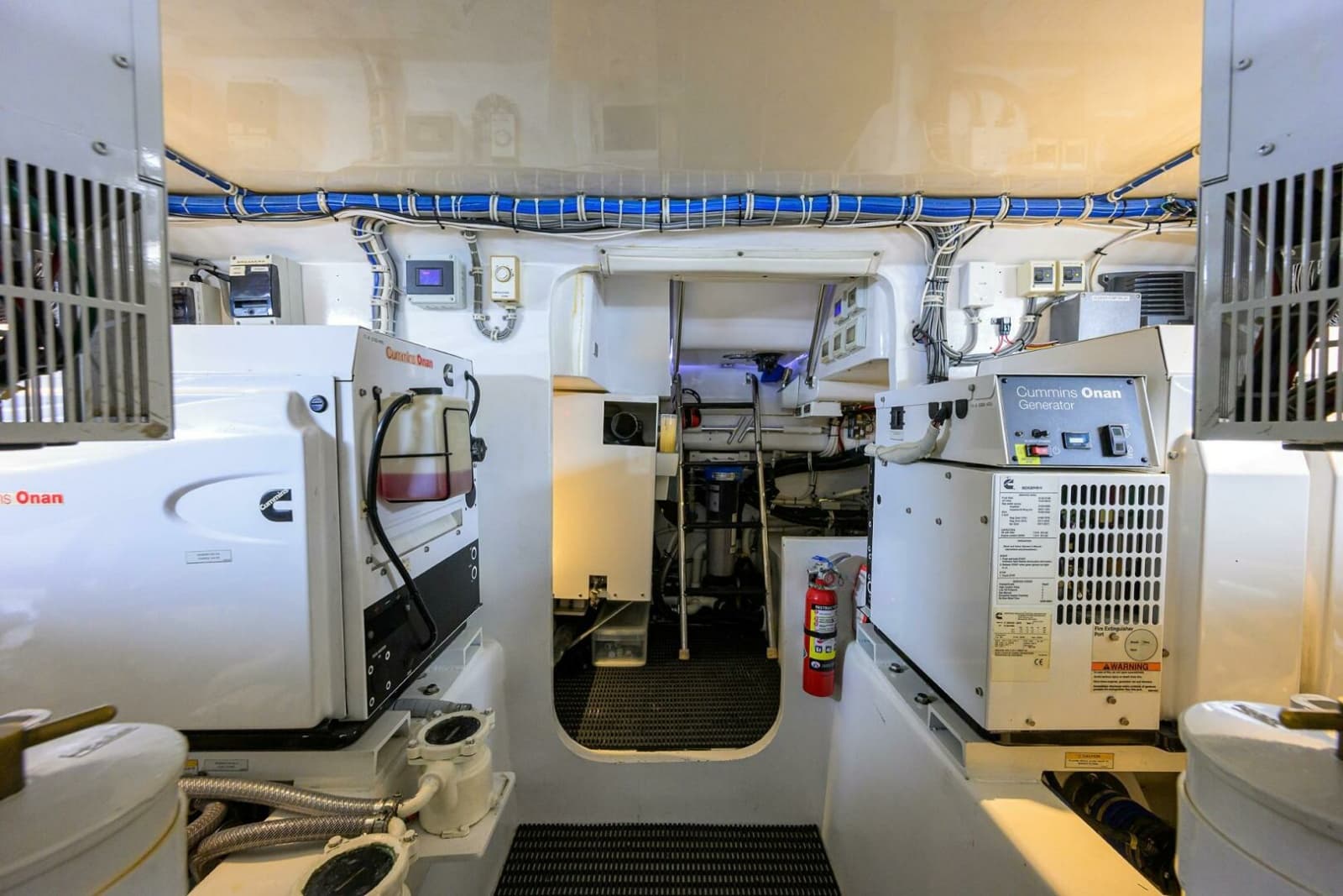 Hatteras 63 Reelin N Dealin - Engine Room