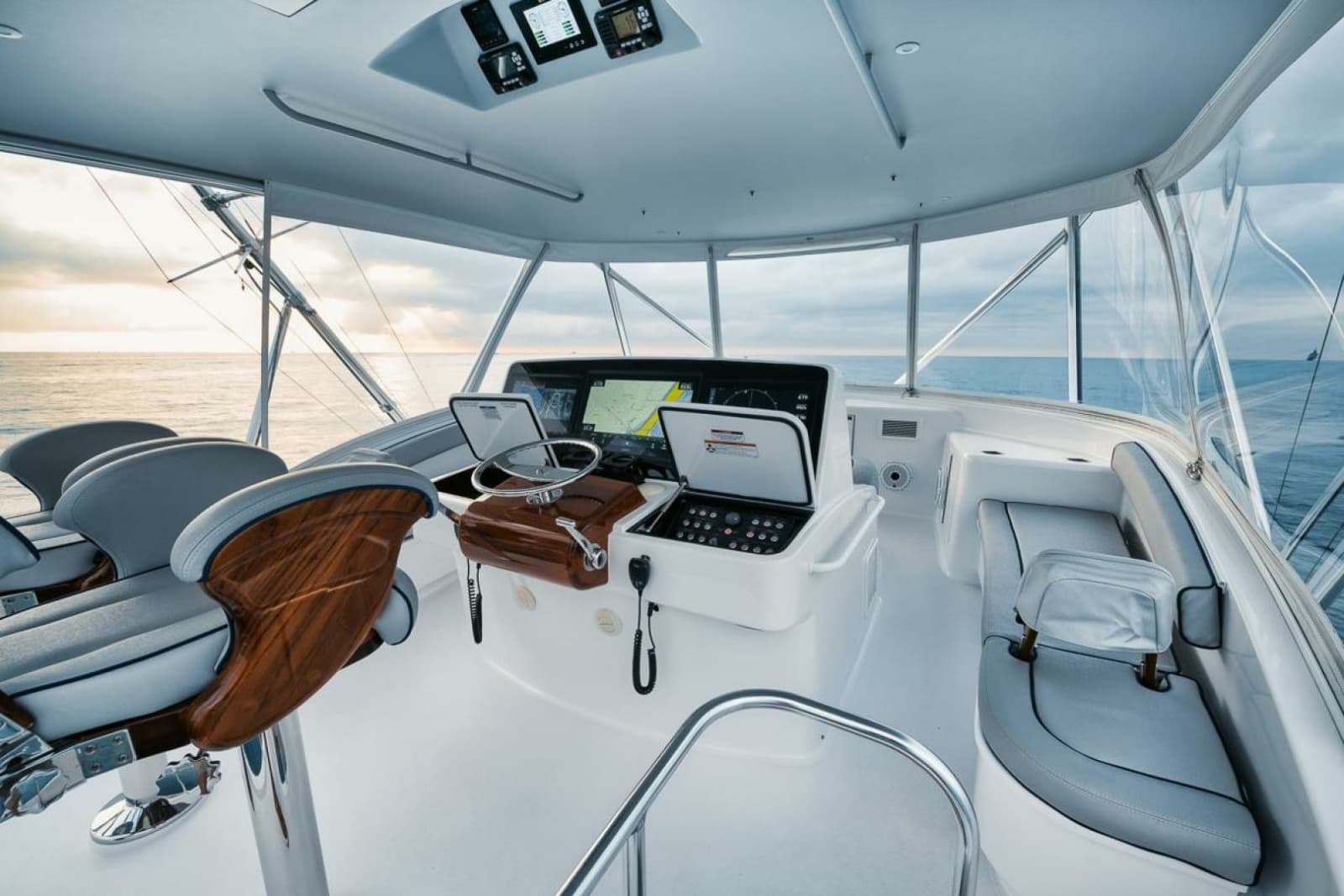 2020 Hatteras Convertible GT59