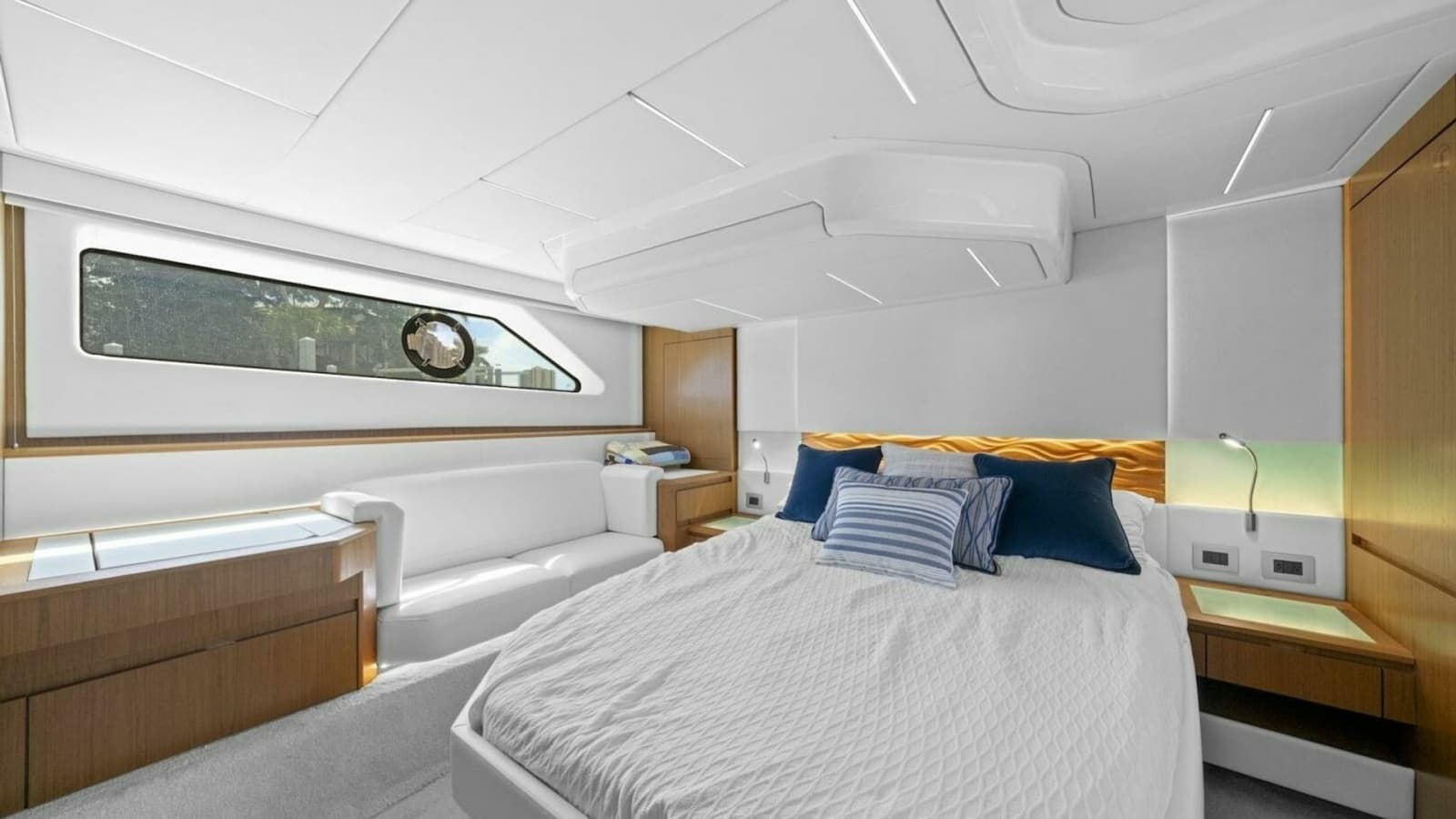 2023 Tiara Yachts EX 60