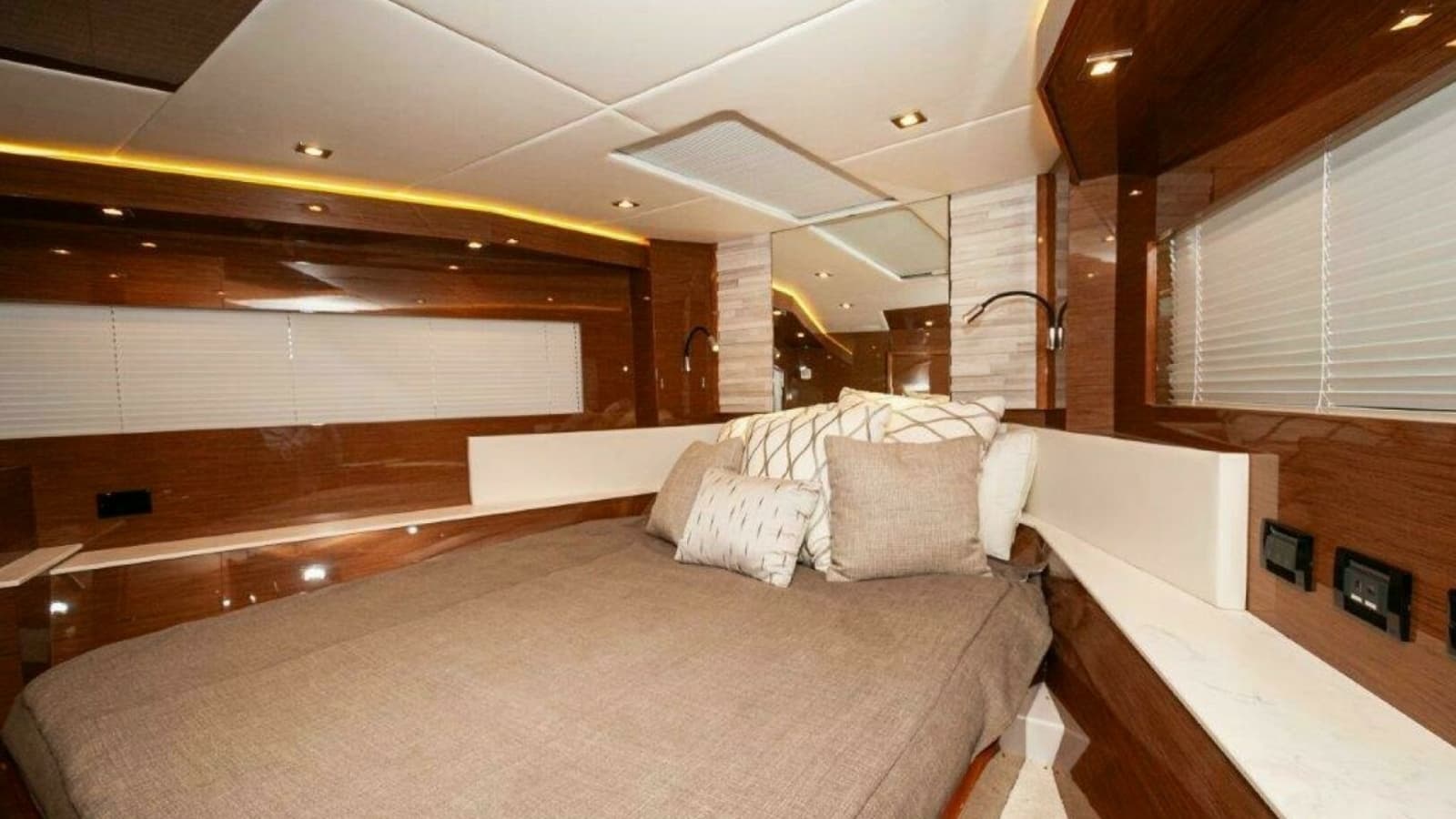 2020 Cruisers Yachts- HARPER BELL- VIP SR 4