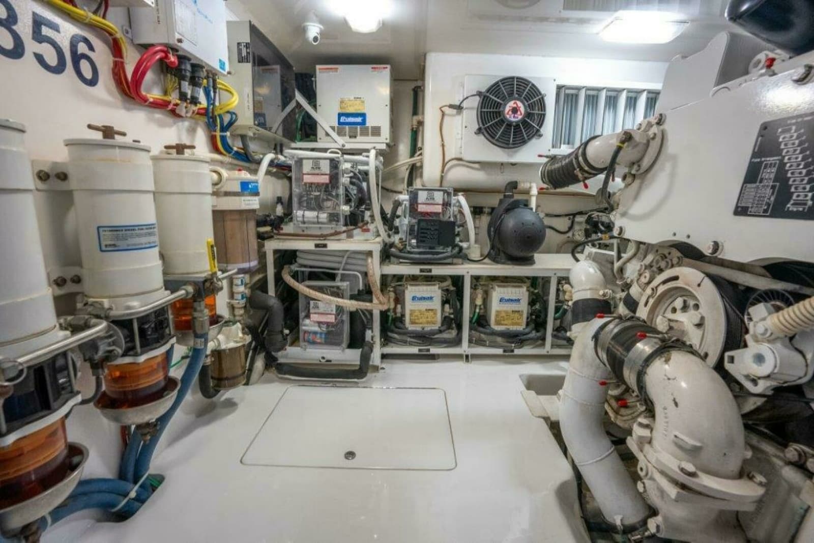 2015 Viking 66 No Collars - Engine Room