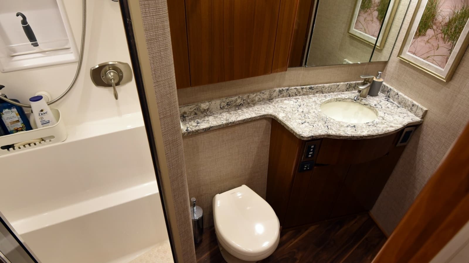 2016 Viking 55 Convertible TAG Team Master Stateroom Head