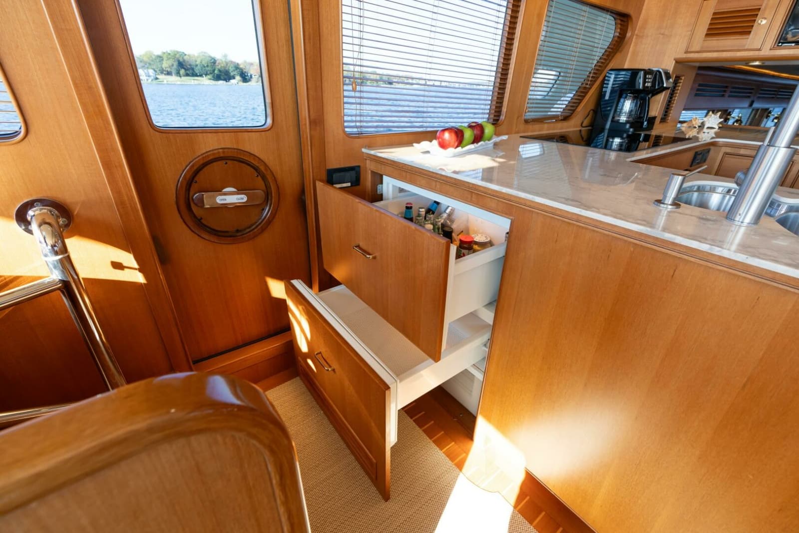 Marlow 72 GRIFFIN - Galley Storage