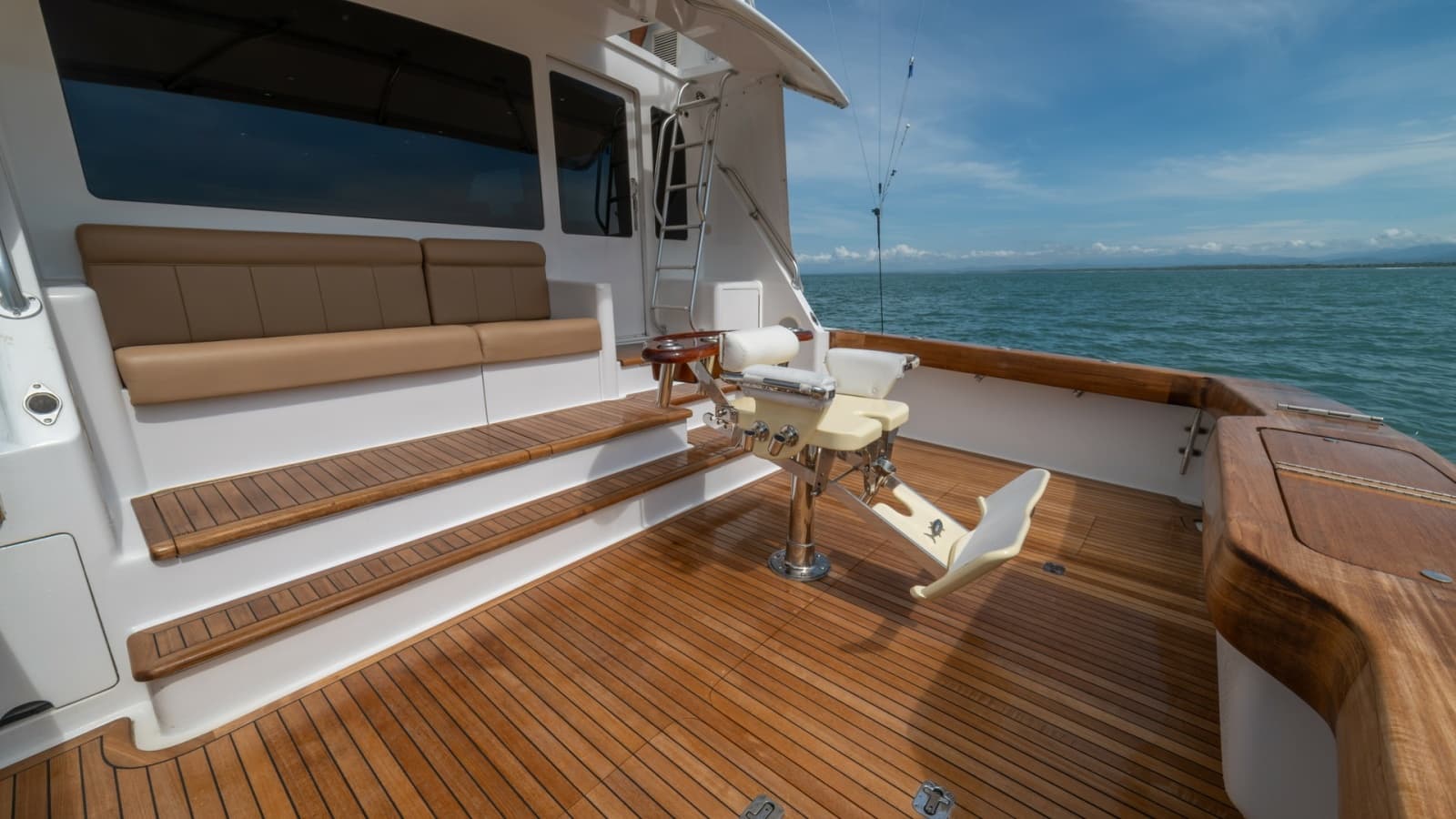 Teak Cockpit with Seating 2002 Viking 61 Convertible