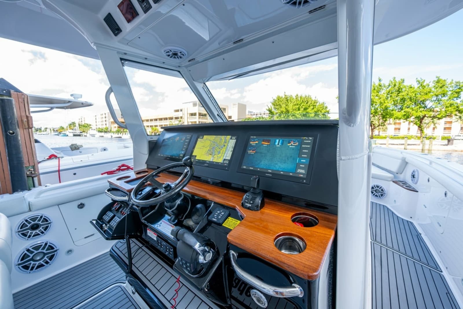 2020 Everglades 395 Center Console