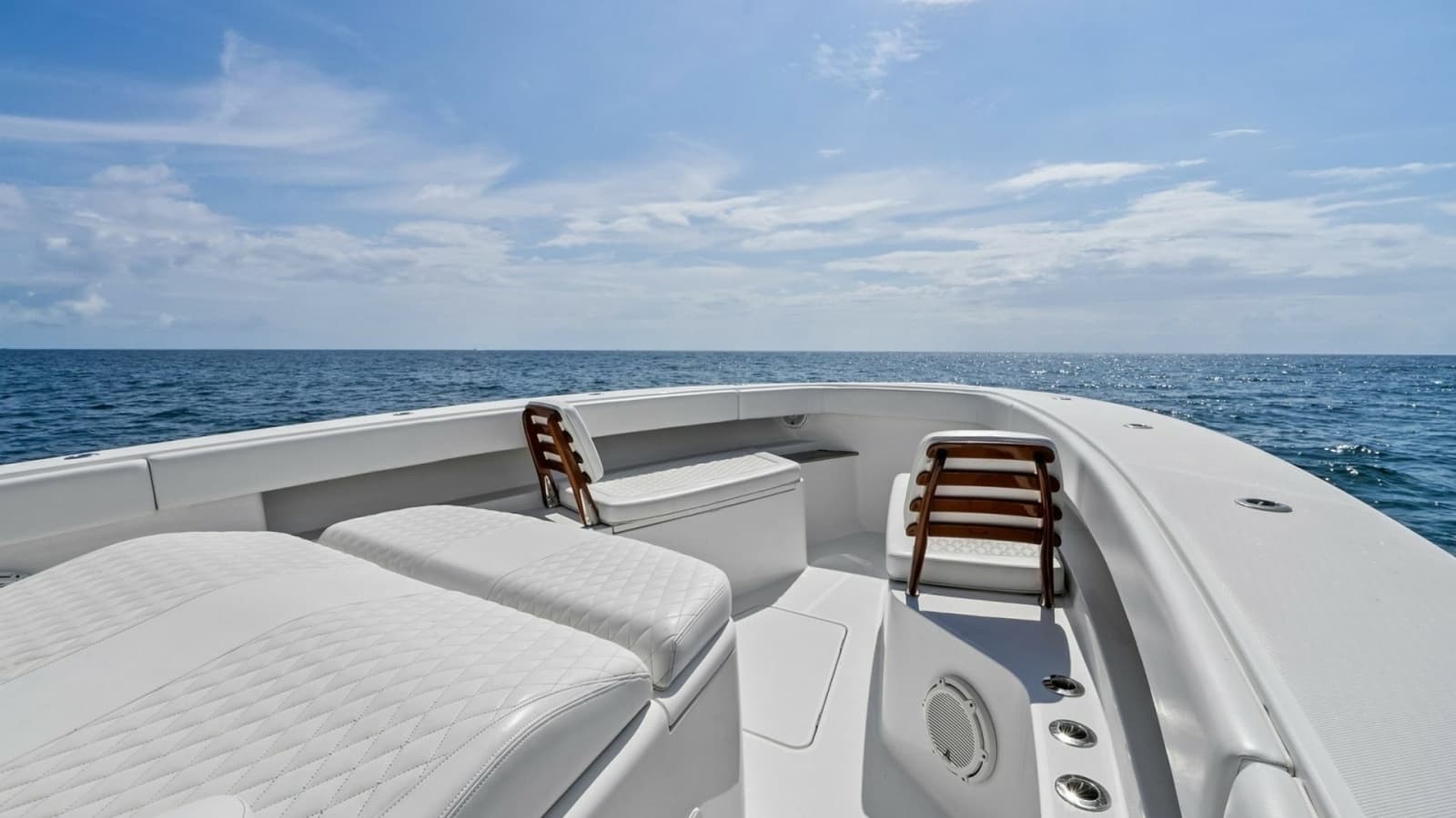 2020 Jupiter 43 SF MENACE Bow