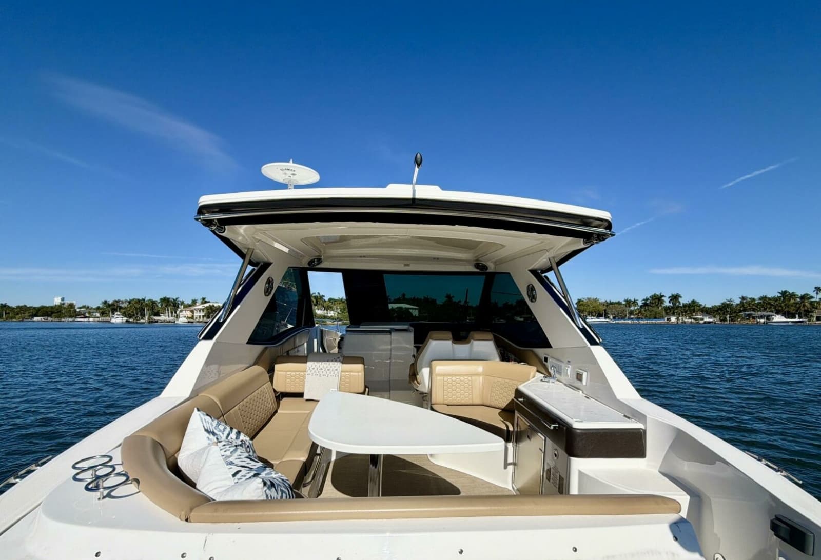 Sea Ray 32 - Cockpit