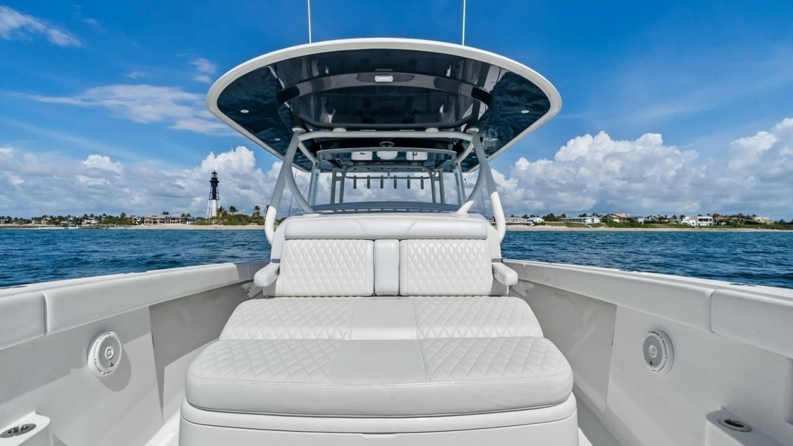 2020 Jupiter 43 SF MENACE Sun Lounge