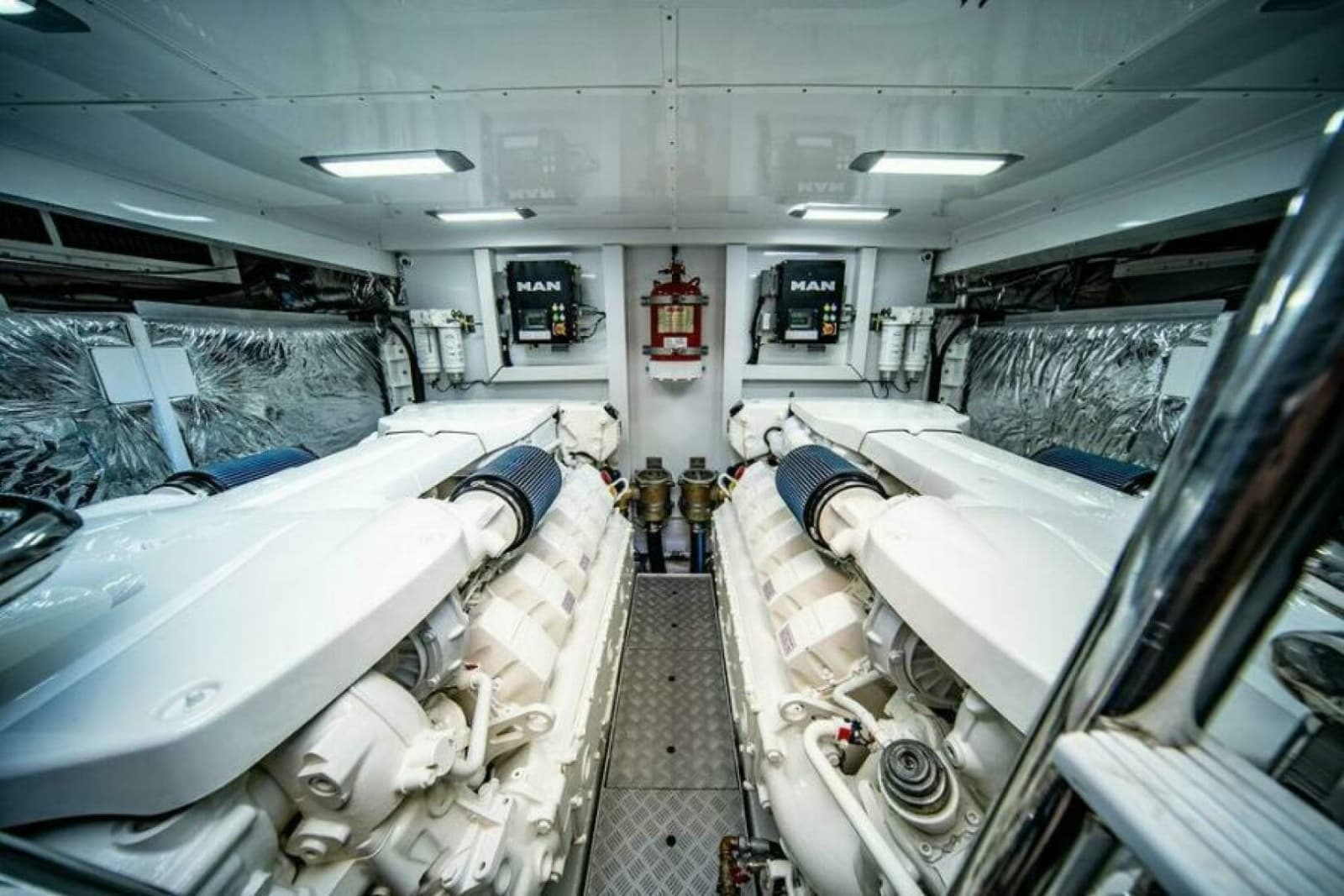 Princess 65 - Engine Room