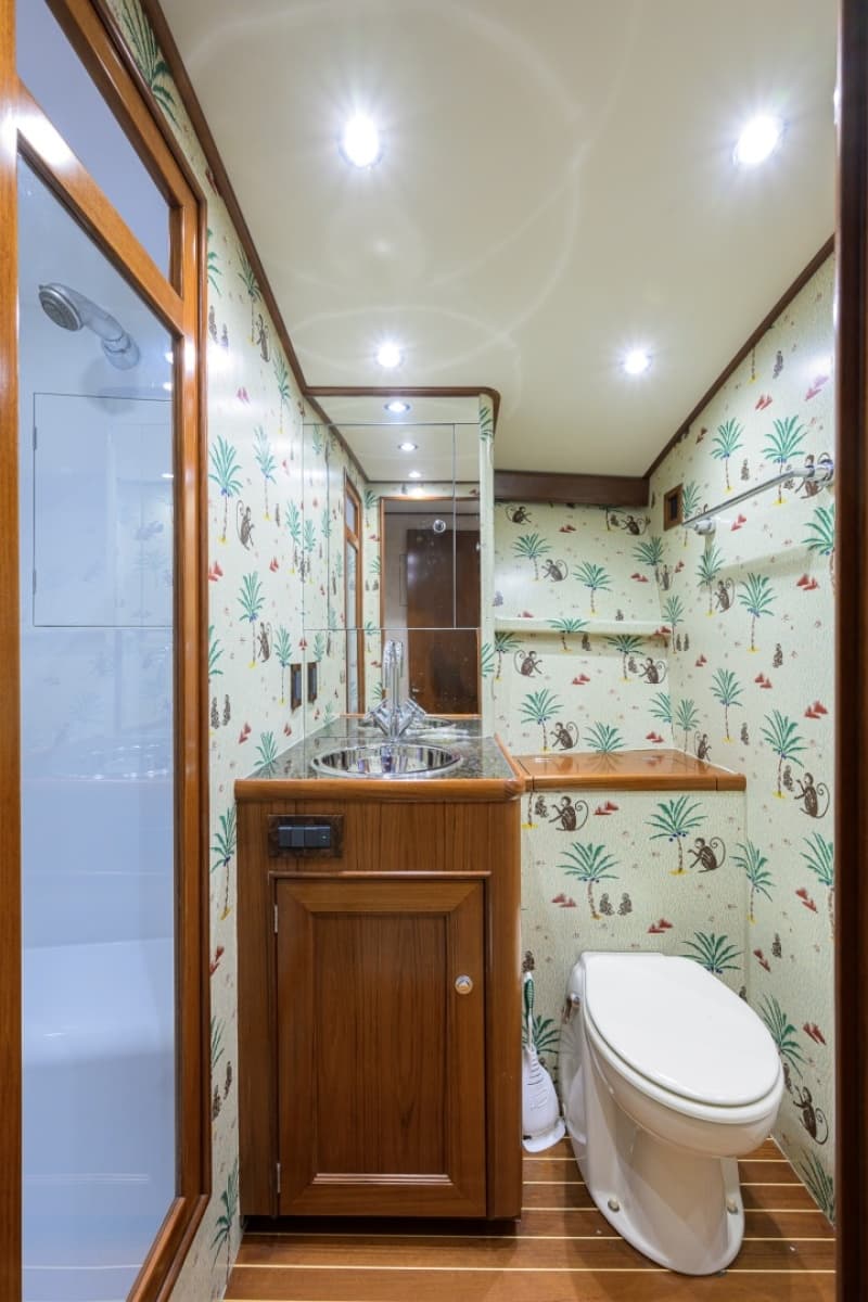 Rybovich 60 SIBONEY - Guest Stateroom Forward Ensuite Head
