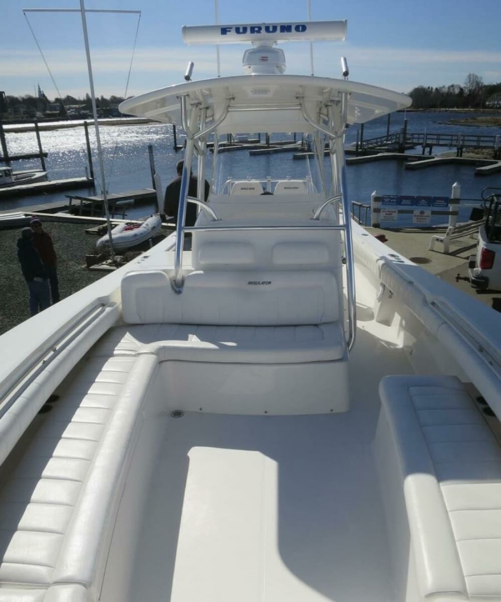 Regulator 34 - WIN PER DAY - Bow & Forward Seating