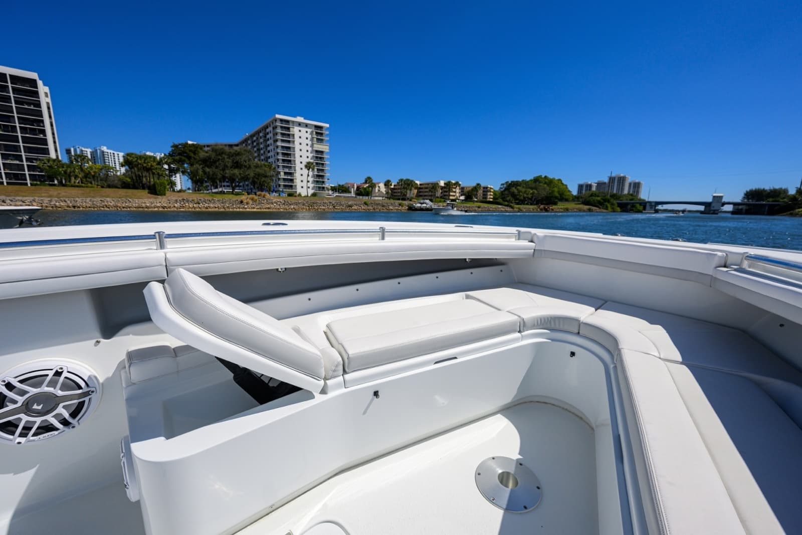 Yellowfin 34 - Bow
