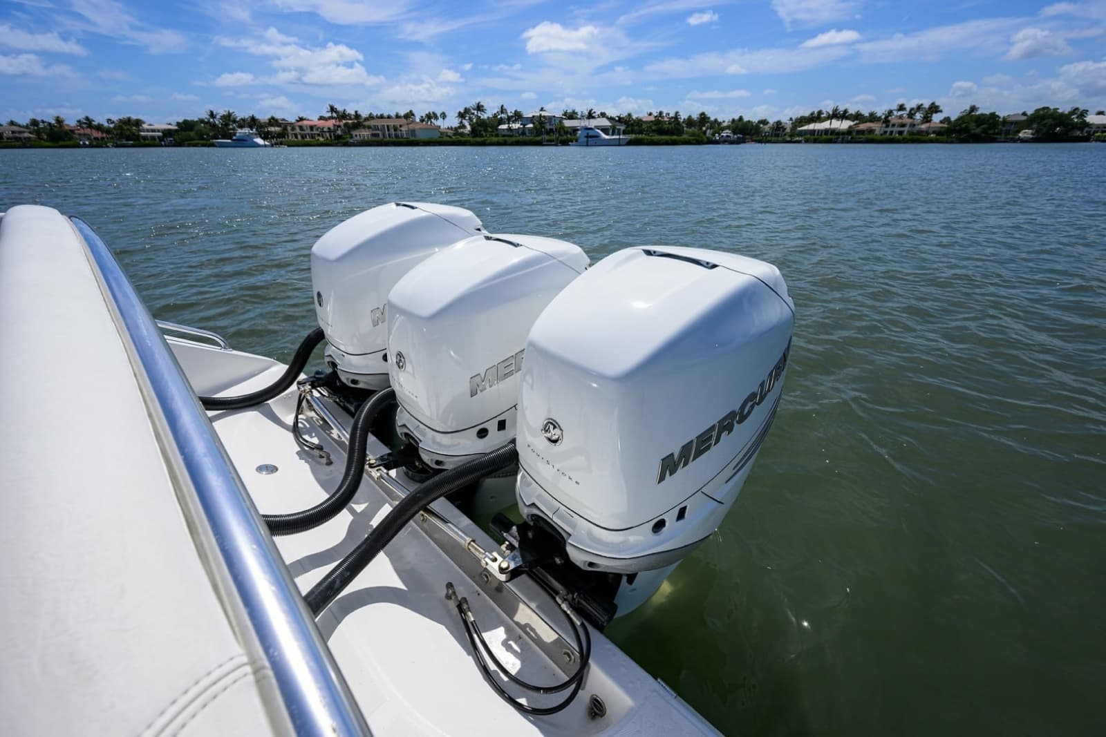 Bahama 41 - Exterior Engines