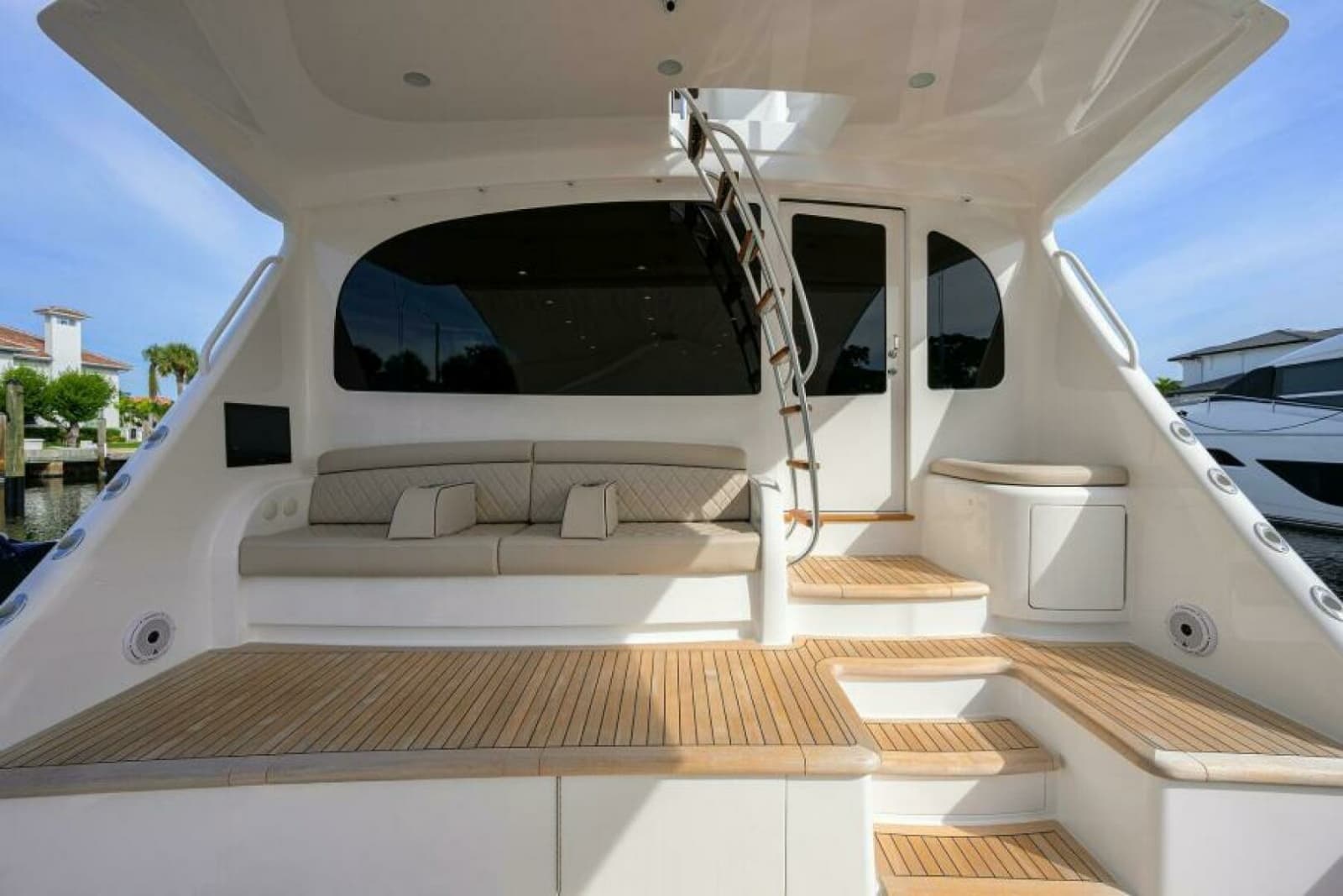 Viking 80 - KEMOSABE - Cockpit