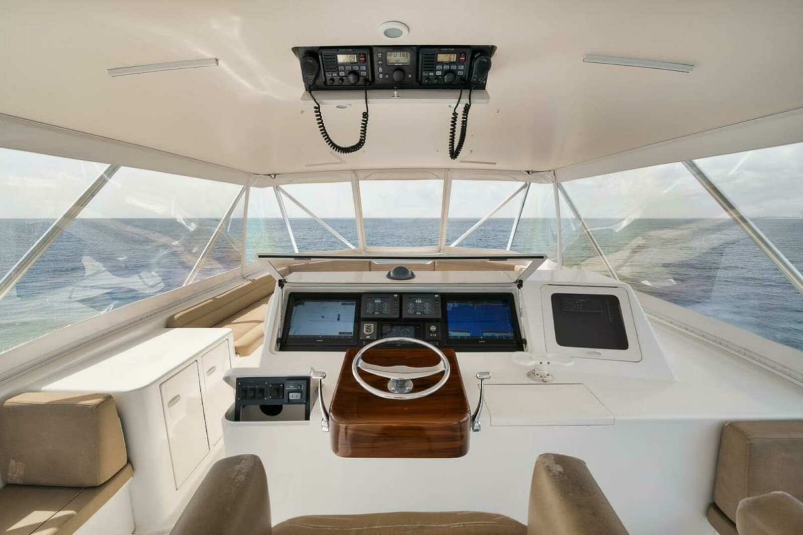 Ocean 73 UNCONQUERED - Helm Station