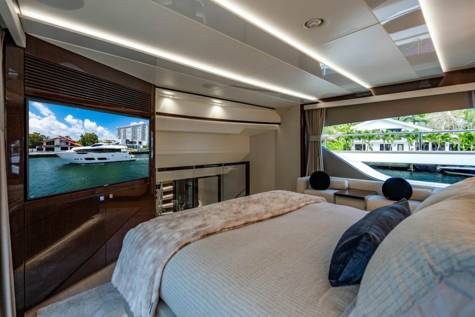 2019 Sunseeker 95 Motor Yacht