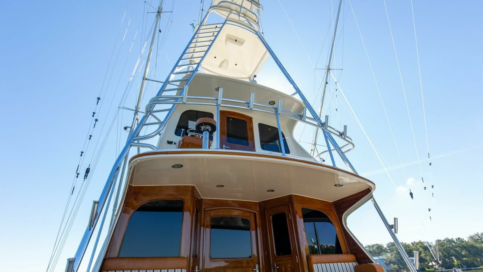 34_2827464_2005_76_whiticar_enclosed_bridge_badonkadonk_deck_2