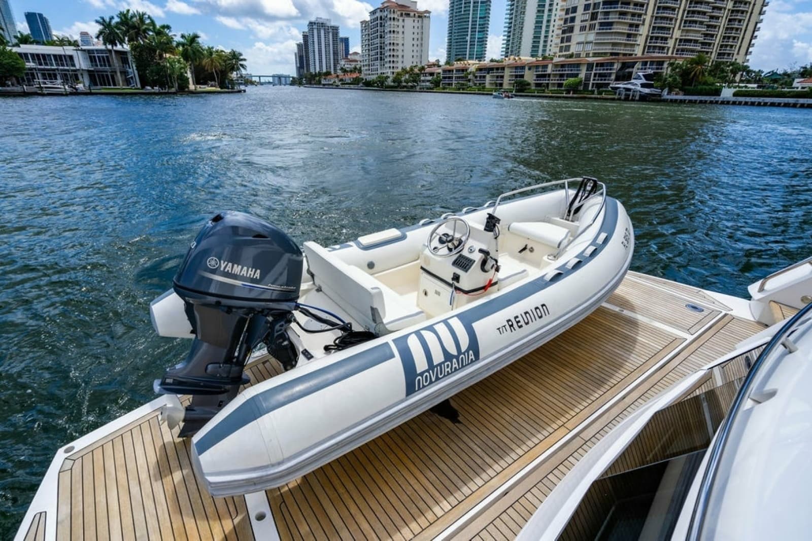 2019 Sunseeker 95 Motor Yacht