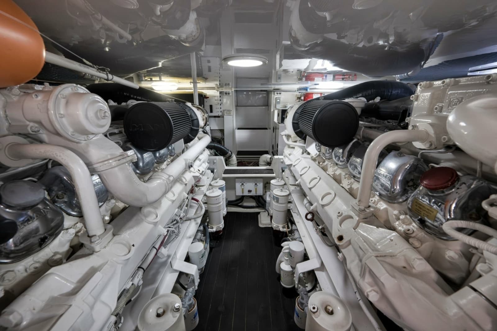 Viking 52 - THE HURRICANE - Engine Room