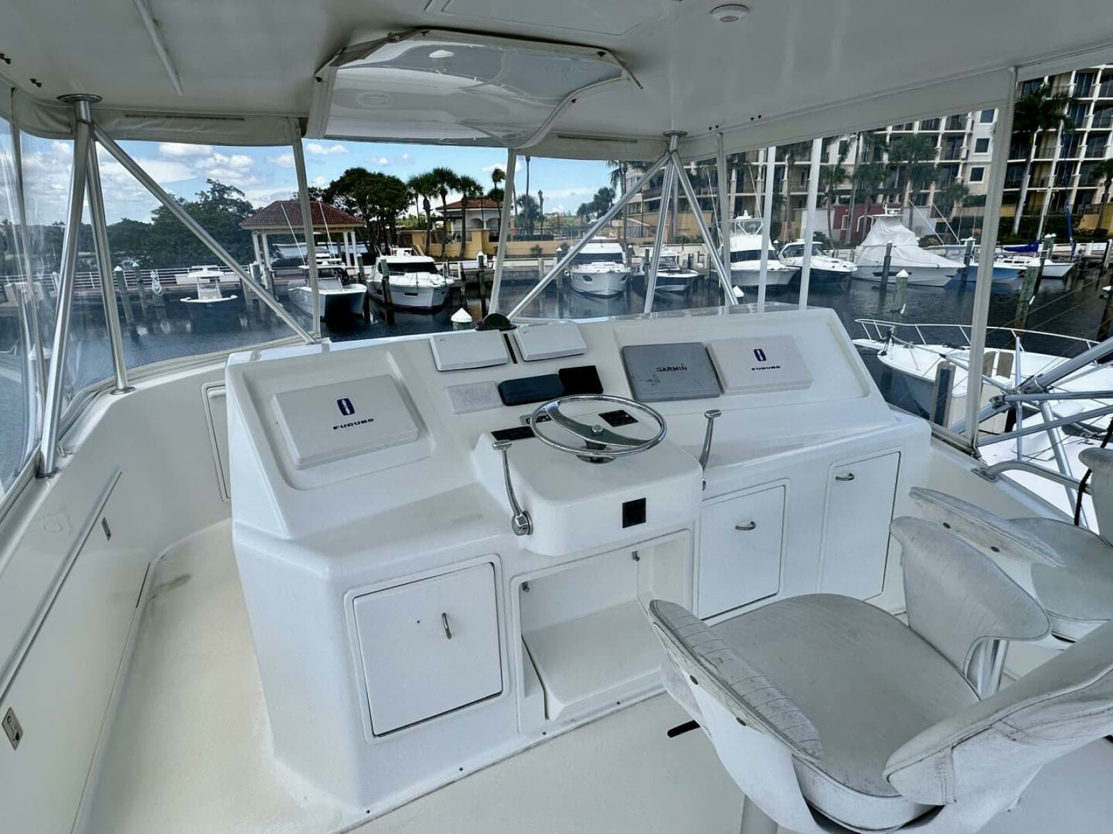 Ocean Yachts 50 GOLD COAST - Fly Bridge Helm