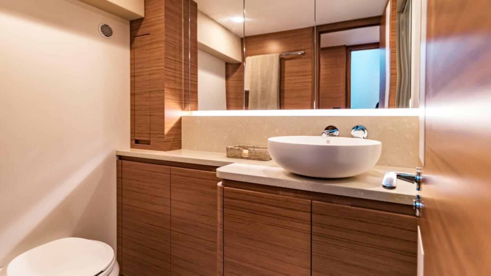 2020 Bertram 61 Convertible "SINE METU" - Luxurious Ensuite Bathroom