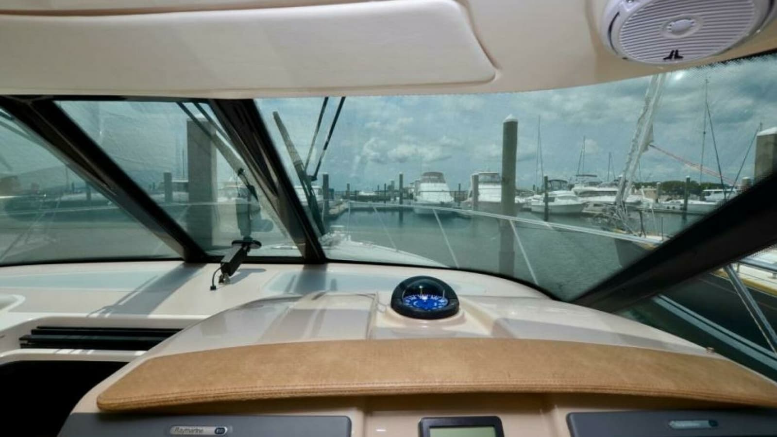 2008 35 Tiara Sovran - Fridge Benefit -Helm Windshield
