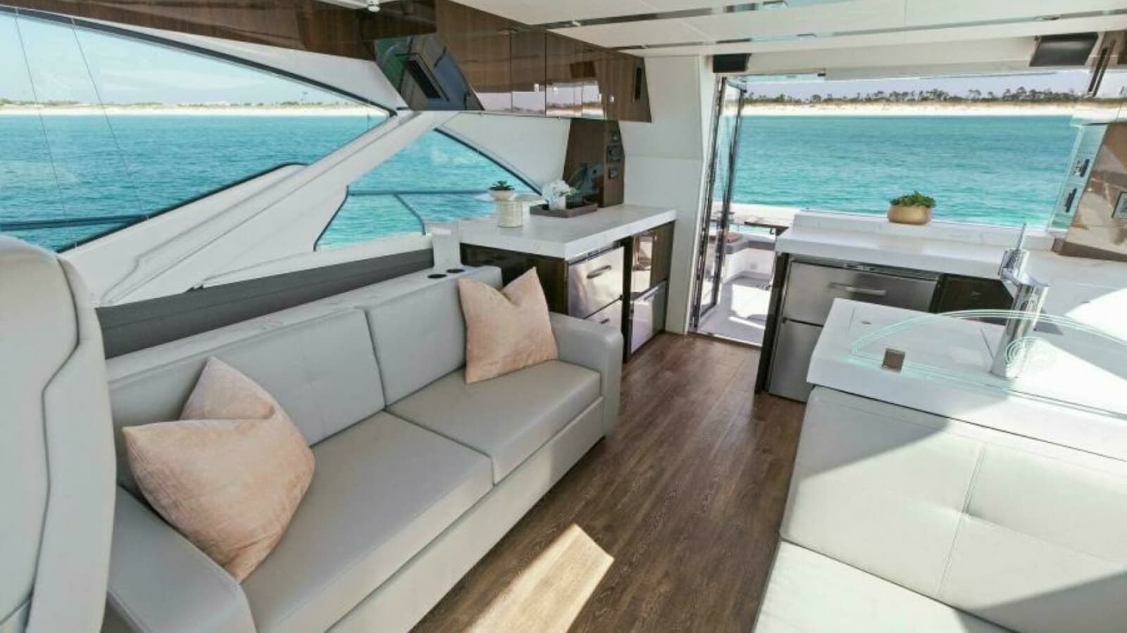 2023 Cruisers Yachts 60 Cantius Fly- Salon