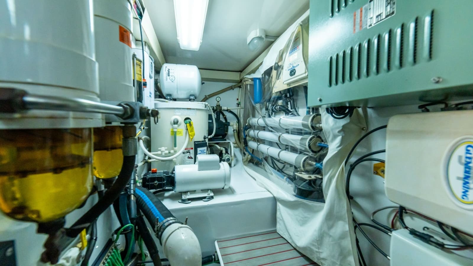 2001 Viking 61 Convertible- Caliente- Engine Room