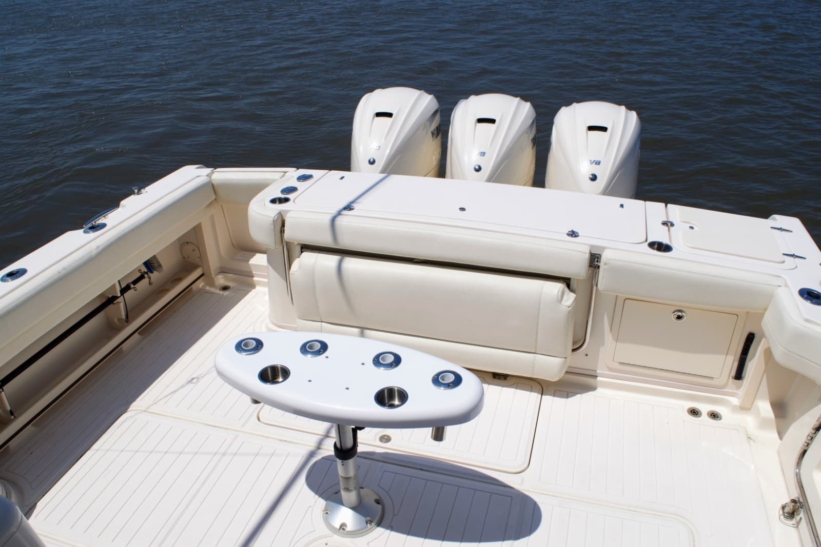 Grady White 37 - TRIPLE NET - Cockpit