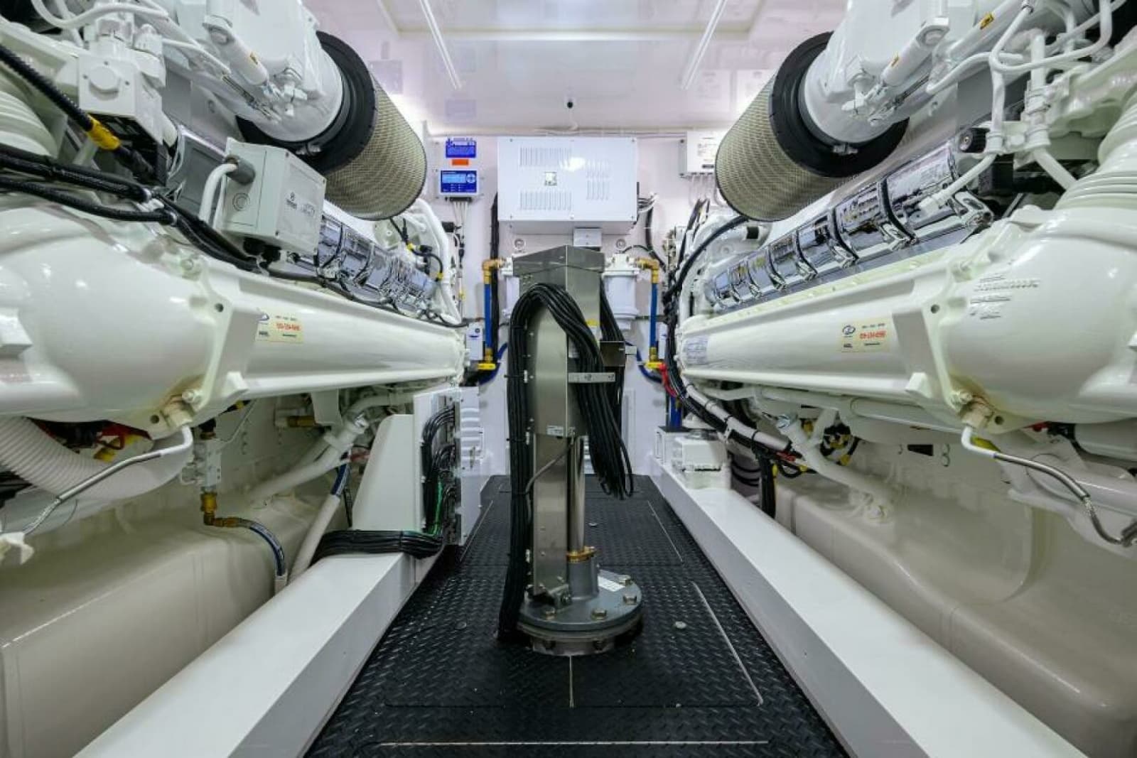 Viking 80 - KEMOSABE - Engine Room