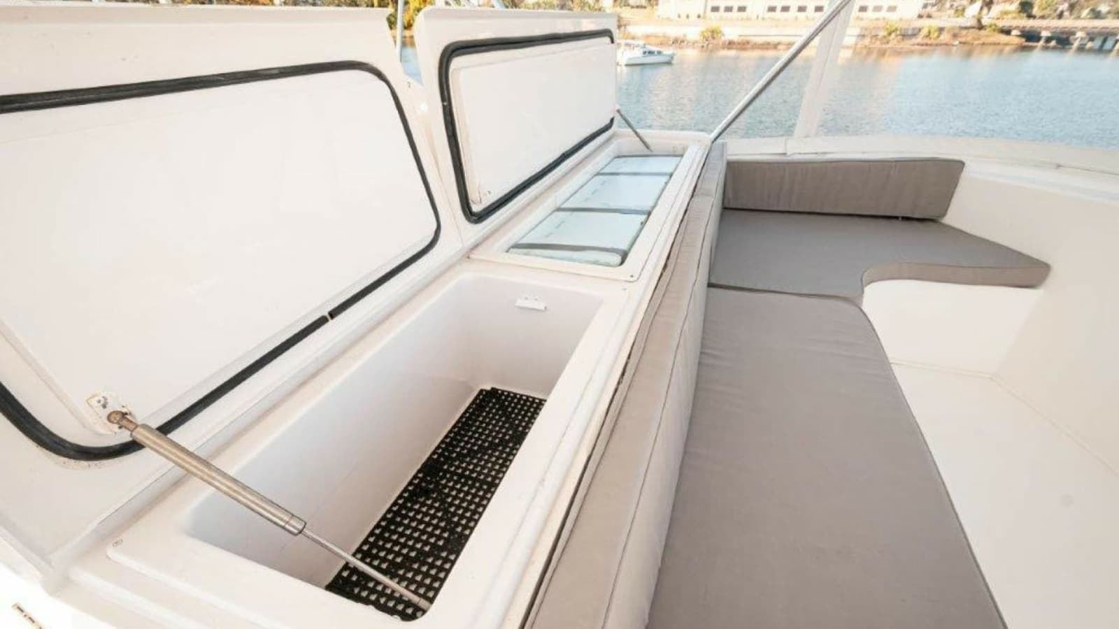 2001 61 Viking Convertible Ellie B Flybridge