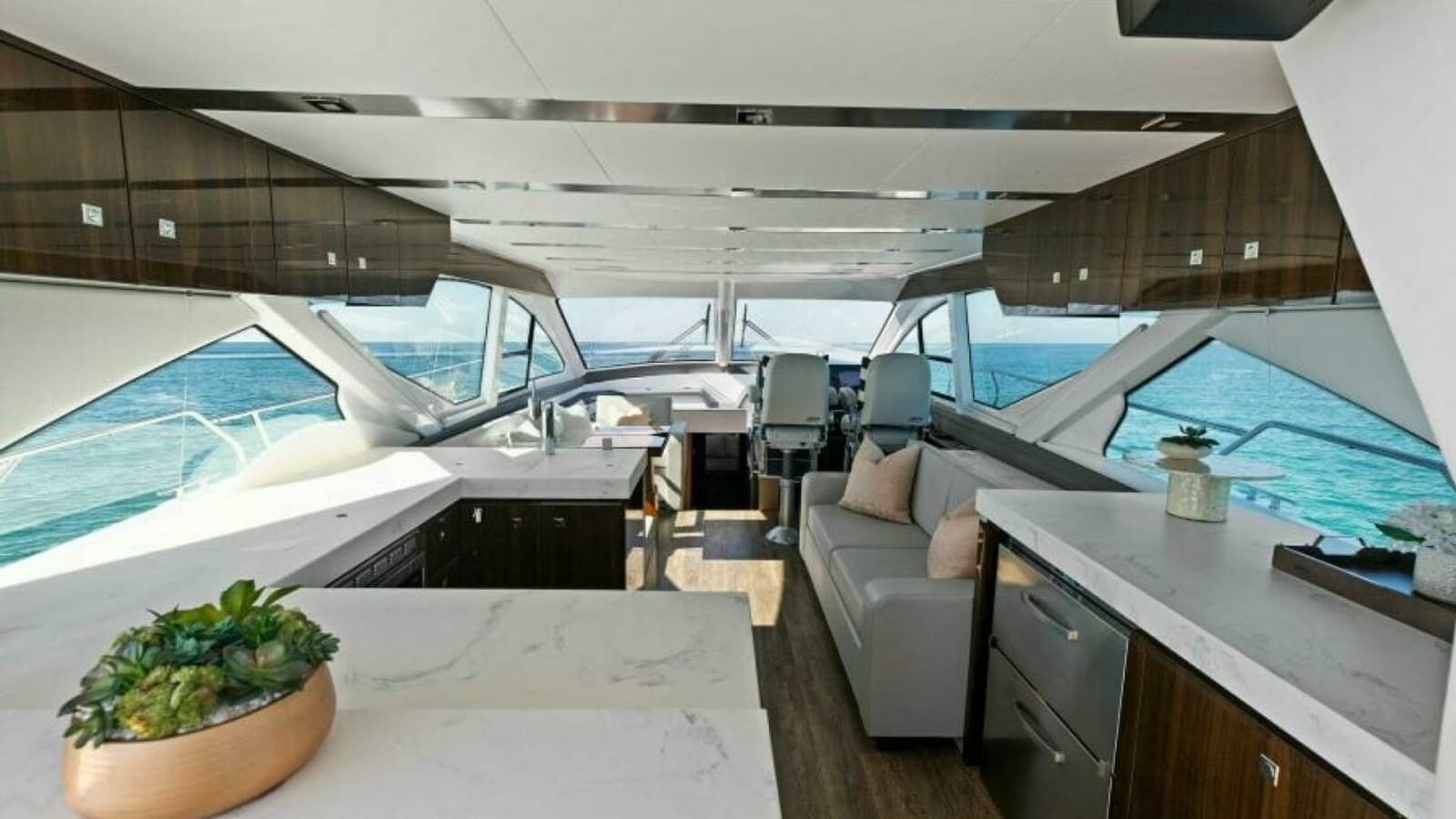 2023 Cruisers Yachts 60 Cantius Fly- Galley