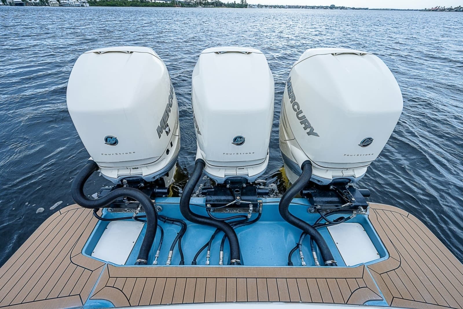 Scout 35 - WOLVERINE -  triple Mercury 350 HP Engines