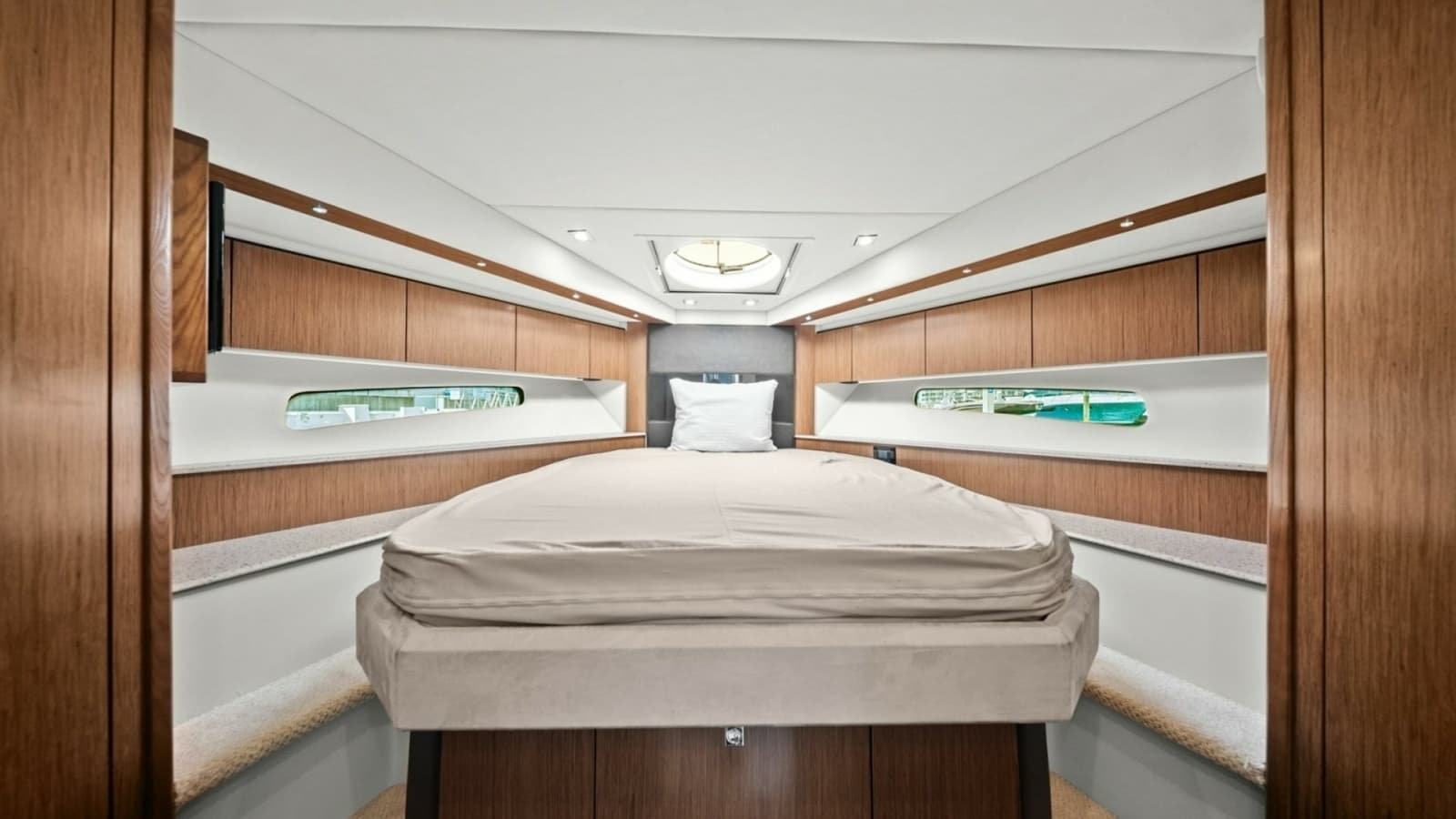 2014 Cruisers Yachts 48 Cantius