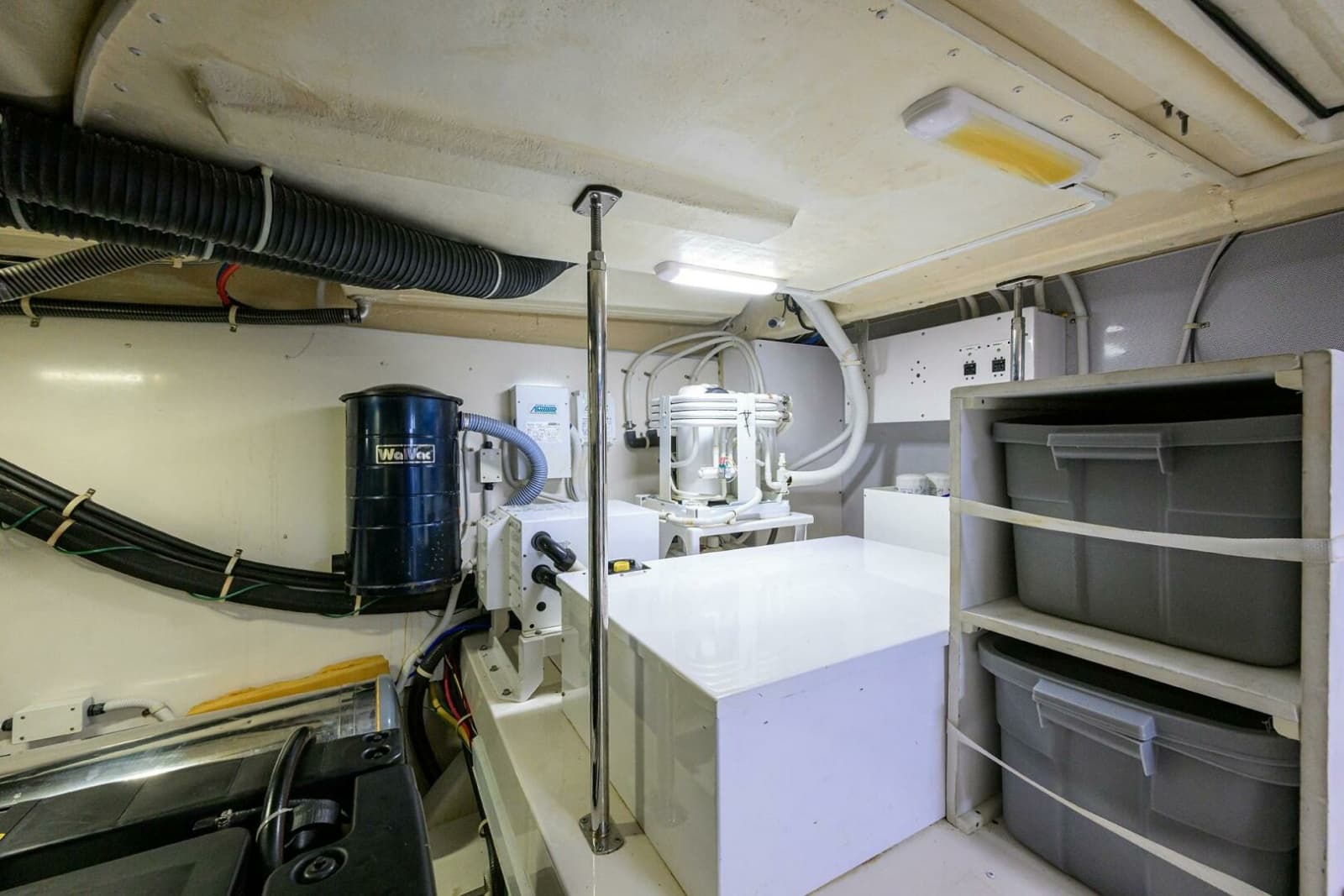 Marquis 66 ANDIAMO - Engine Room