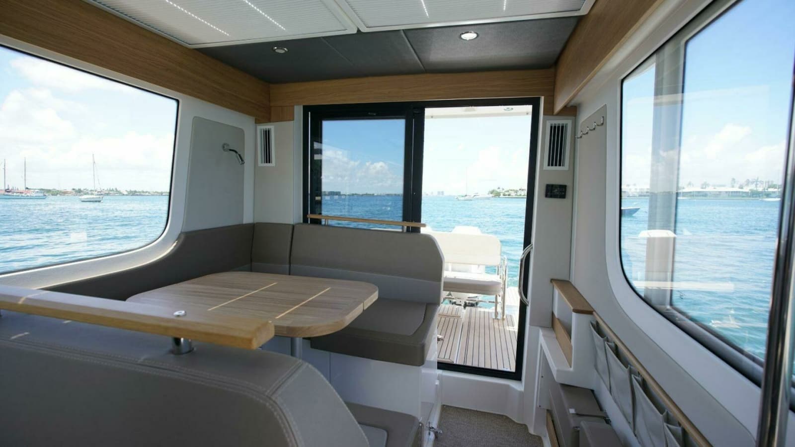 Nimbus Commuter 11 - Seating