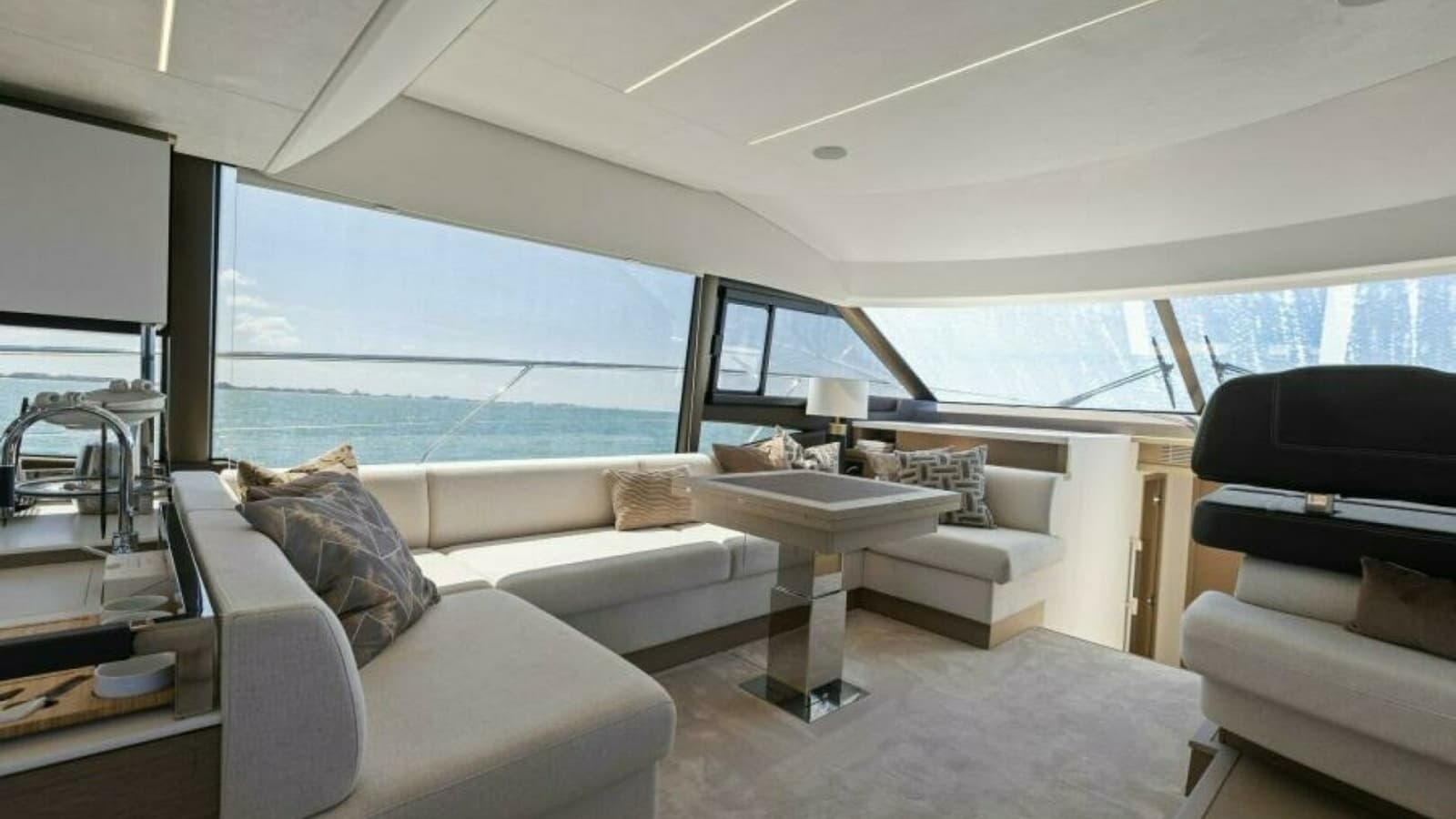 2022 59 Prestige Flybridge - How Sweet It Its - Dinette