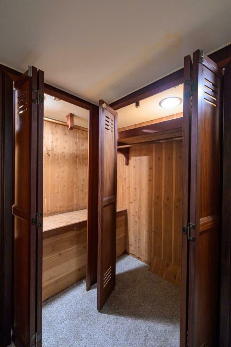 Hatteras 63 - Phantom - Closet/Storage
