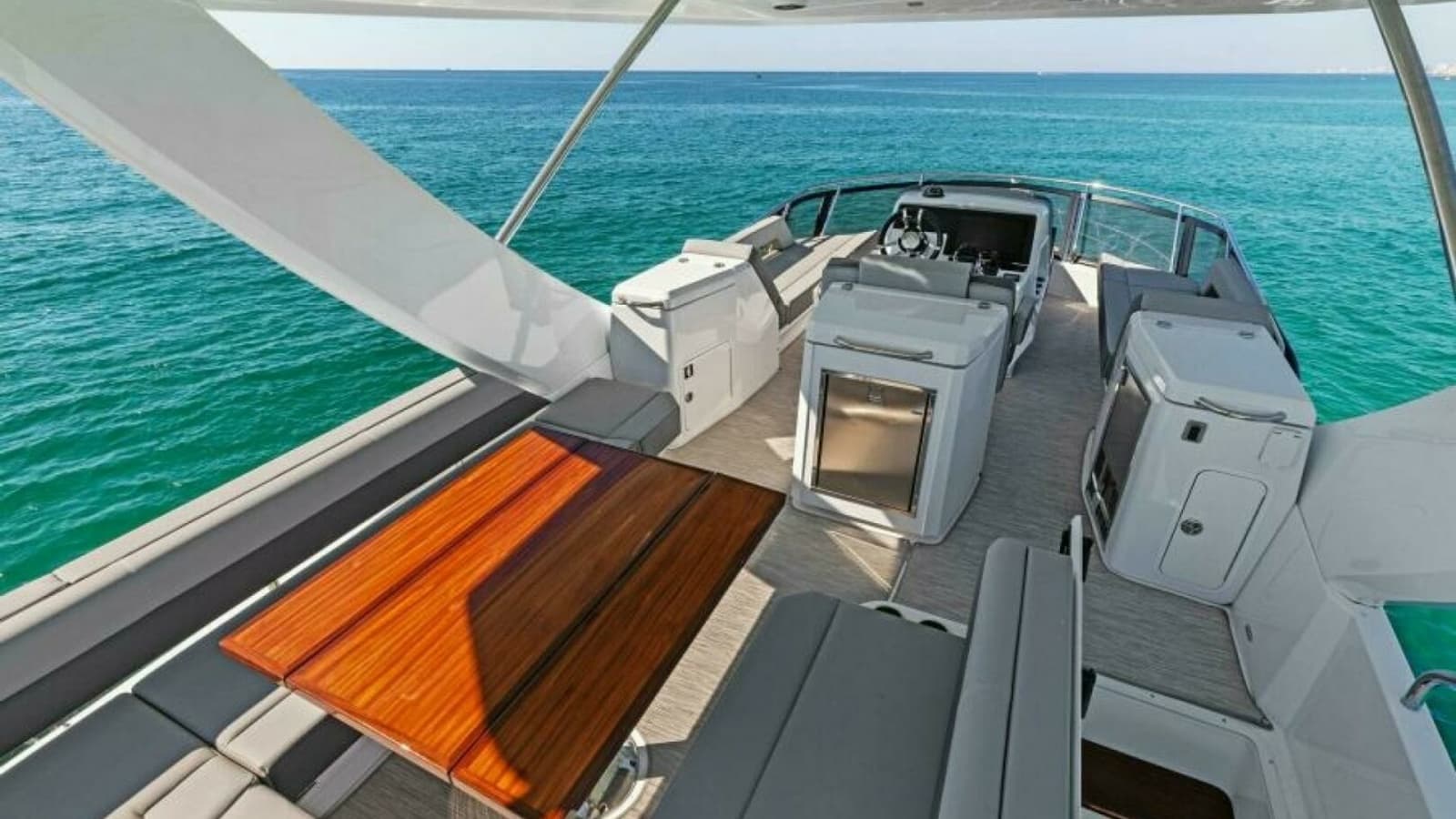 2023 Cruisers Yachts 60 Cantius Fly Flybridge 2