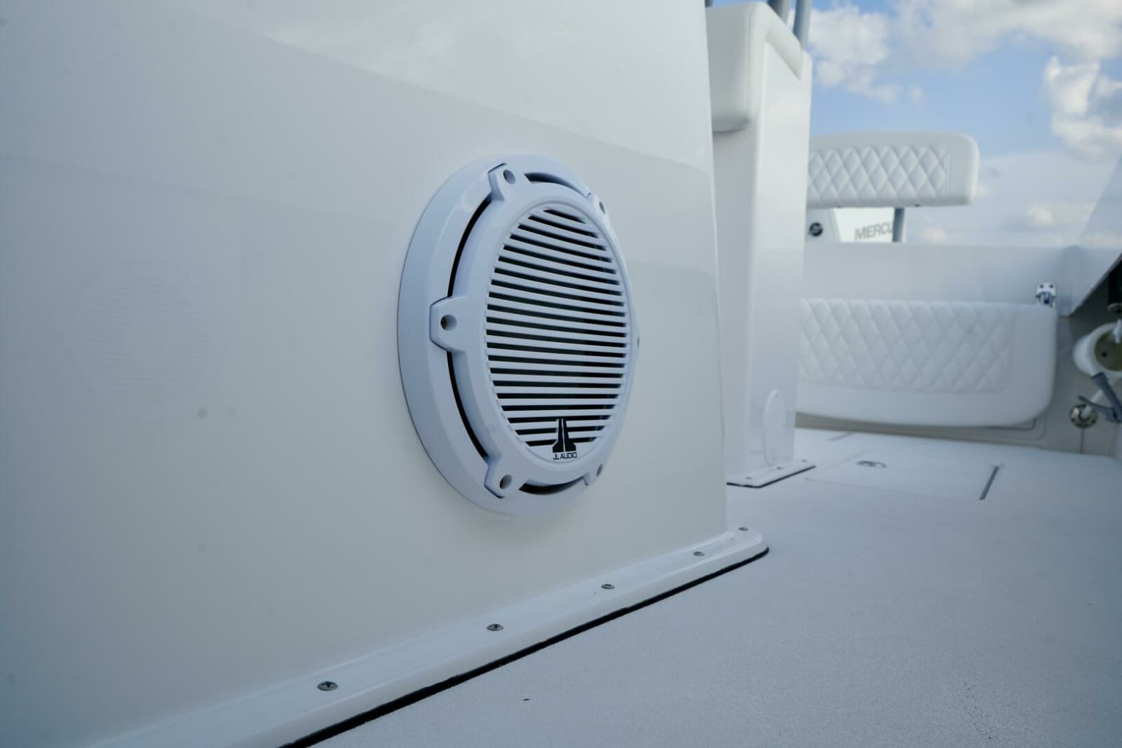 Reef Runner 23 - Deck Equipment